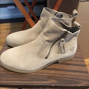 Brand new without tag Tamaris boots for sale